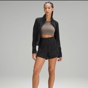 Lululemon Woven-Air High-Rise Hiking Short 4”- Size 6